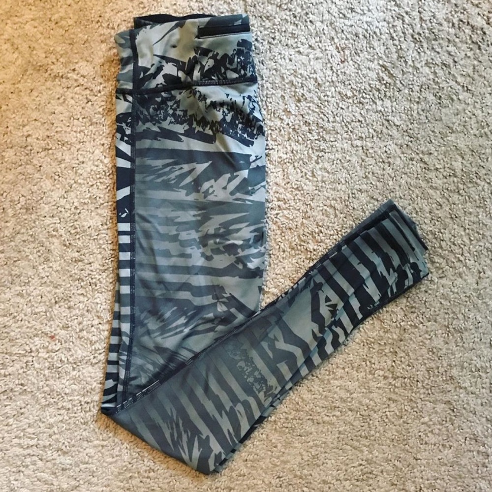 Nike camo leggings - extra small